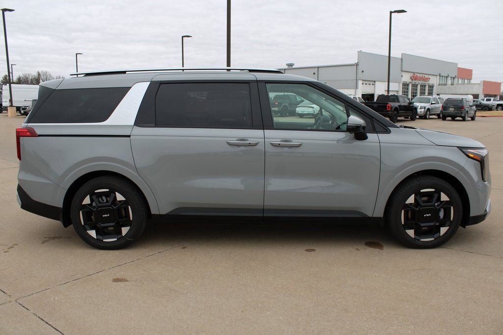 New 2026 Kia Carnival EX FWD image 4