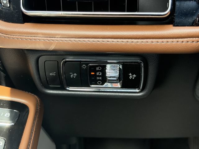 Used 2023 Lincoln Aviator Reserve w/ Equipment Group 201A AWD/4WD image 31