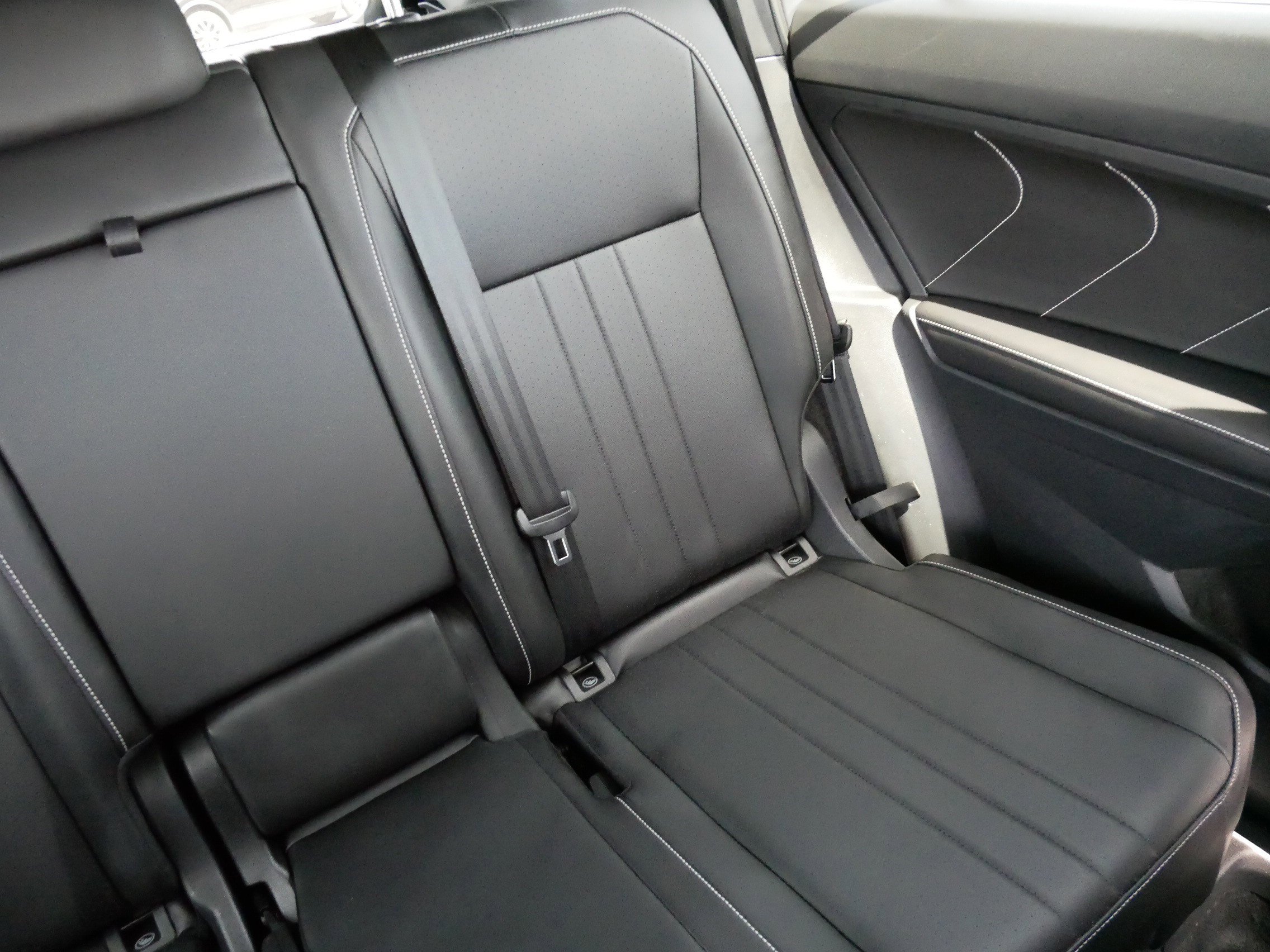Certified 2023 Volkswagen Tiguan SE R-Line AWD/4WD image 14