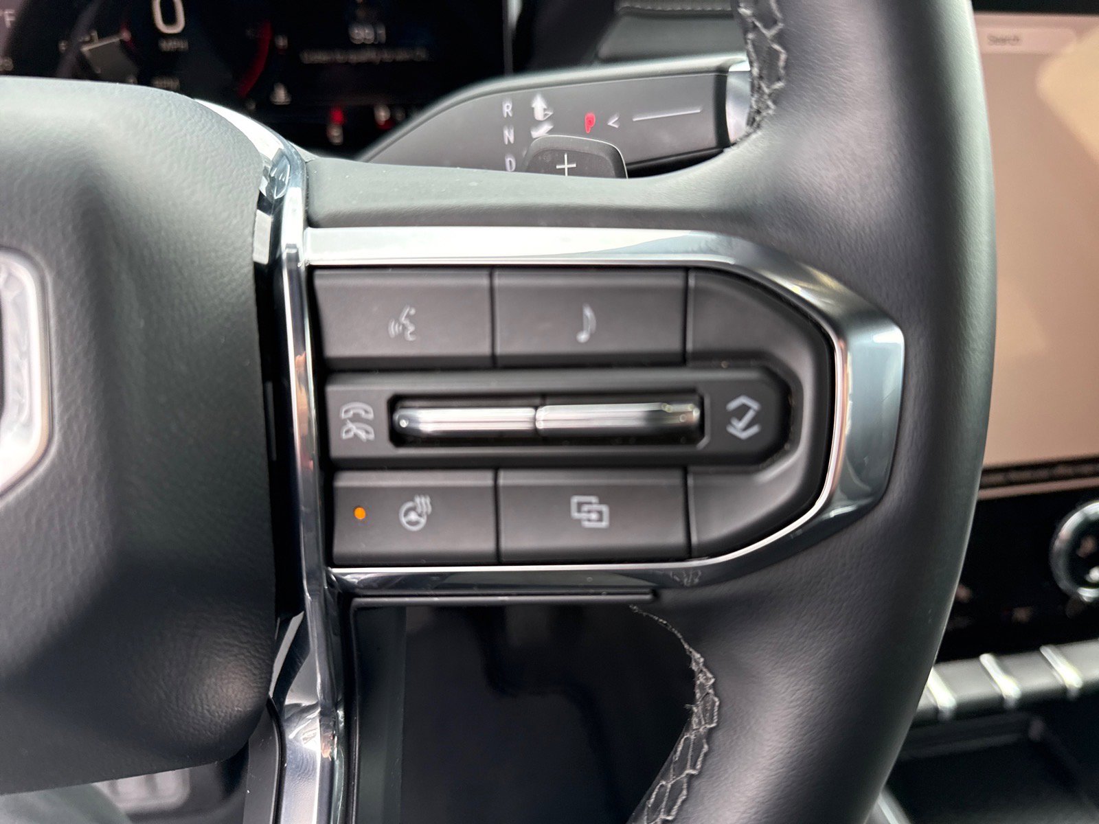 Used 2025 GMC Acadia Elevation image 20