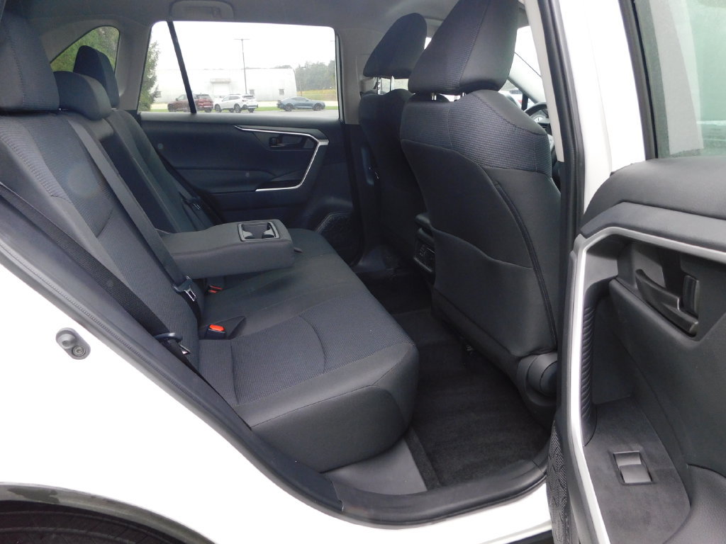 Used 2024 Toyota RAV4 LE AWD/4WD image 19