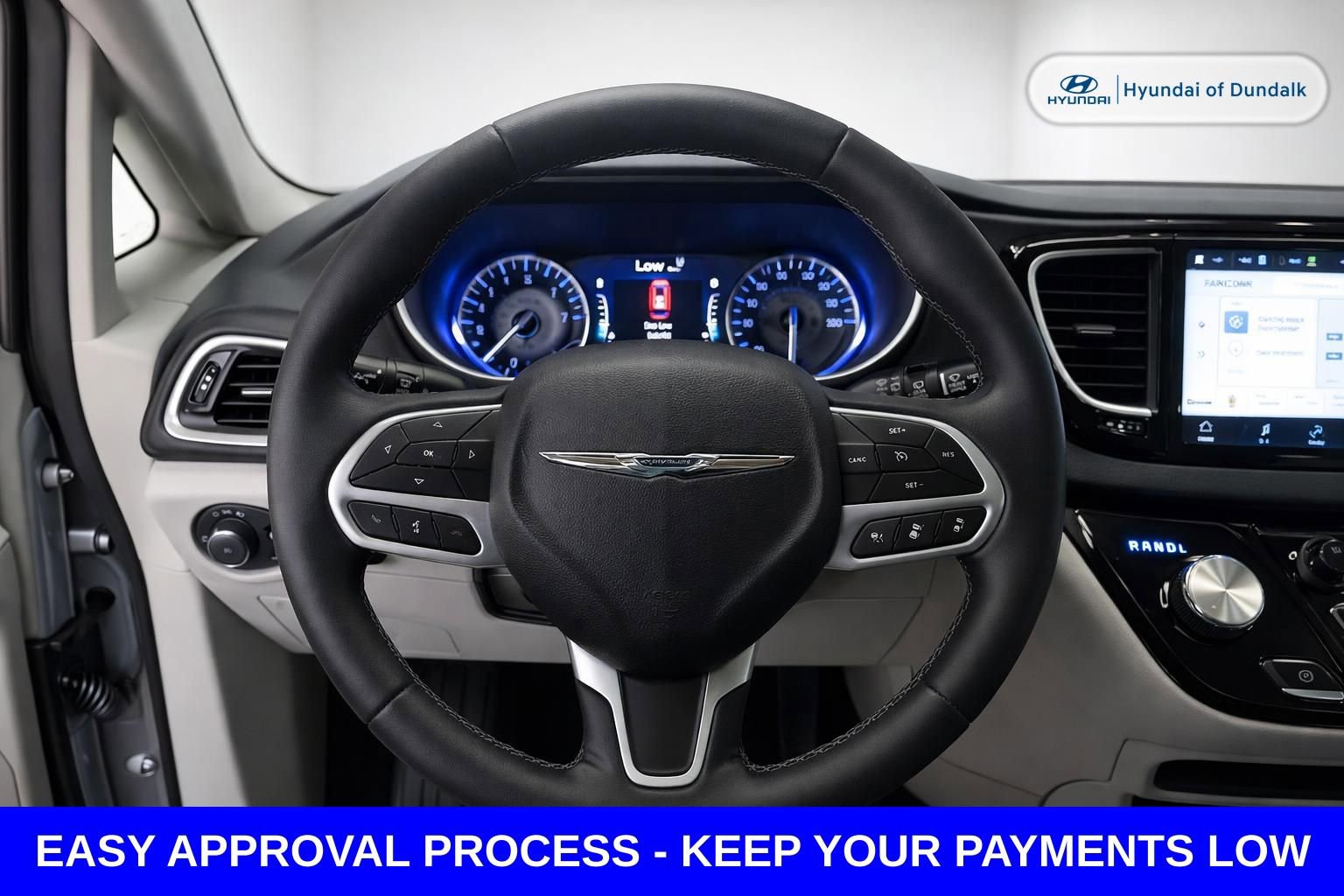 Used 2024 Chrysler Pacifica Touring-L image 10