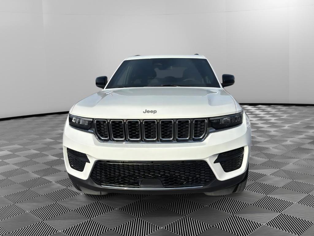 Used 2024 Jeep Grand Cherokee Laredo image 7