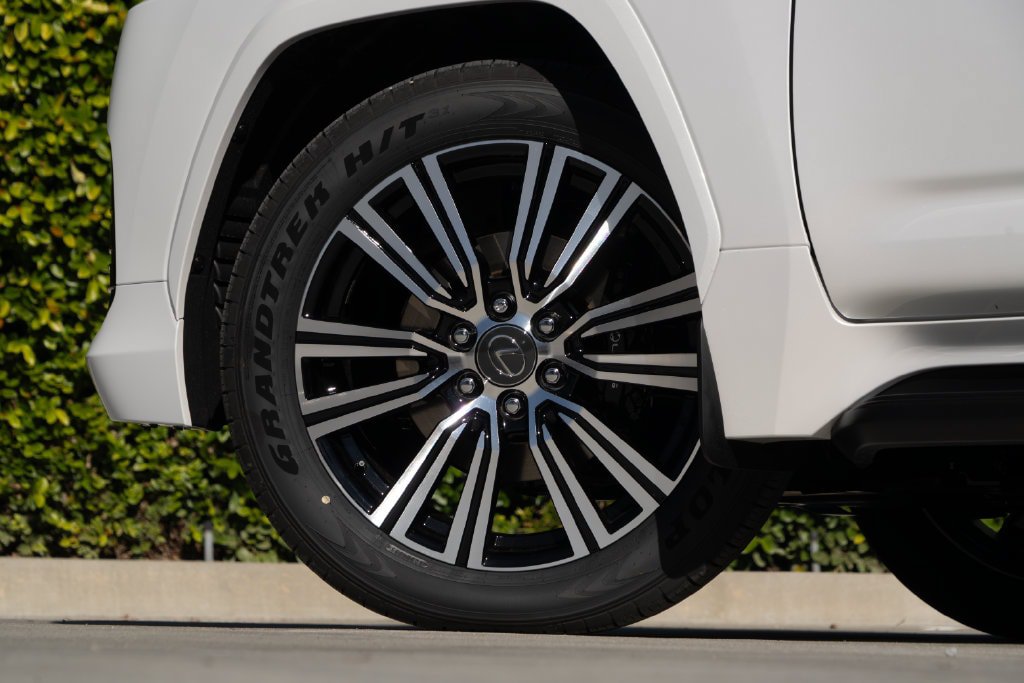 New 2026 Lexus LX 600 4WD w/ Accessory Package (Z1) image 8