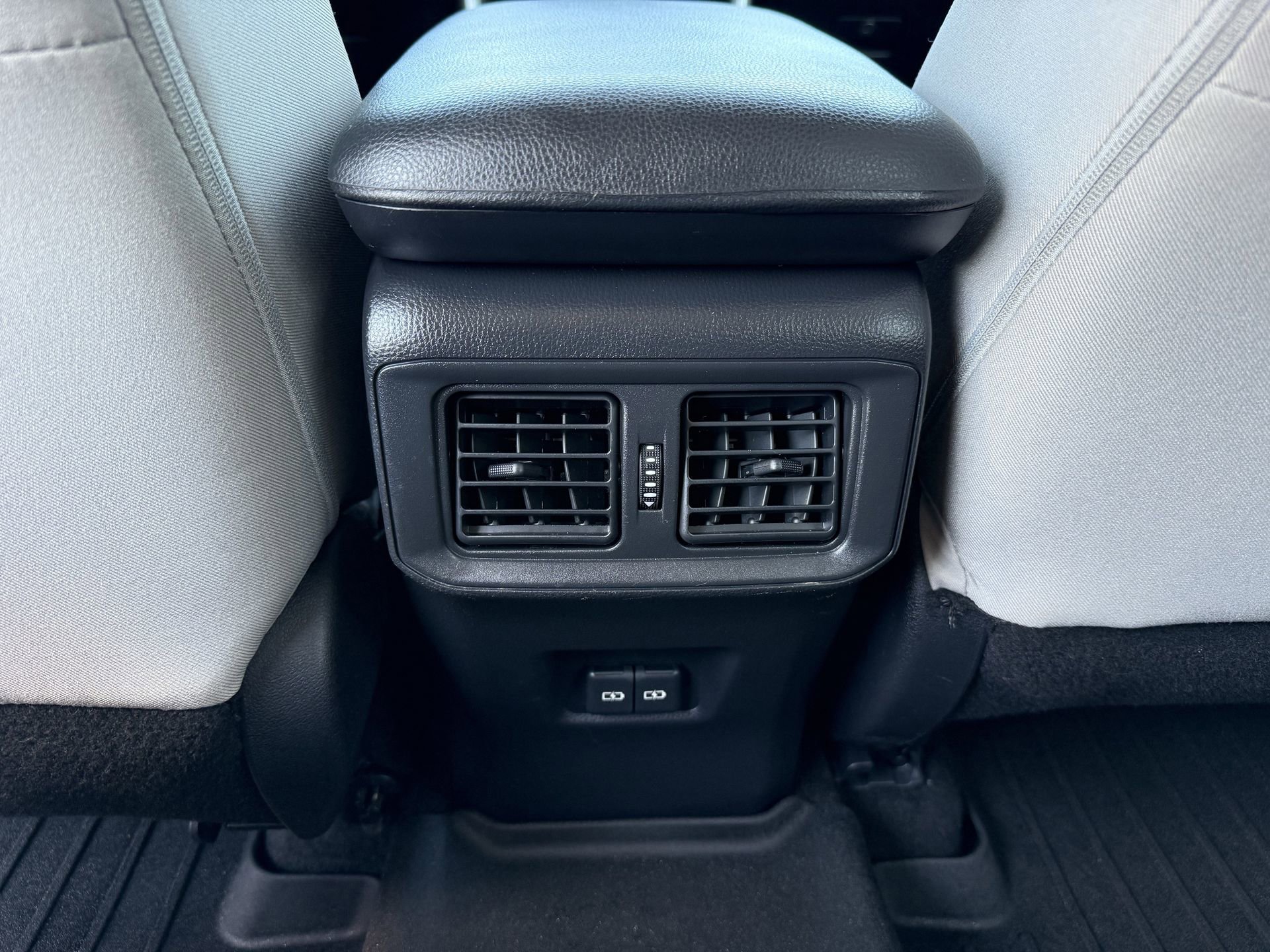 Used 2022 Toyota RAV4 XLE image 23