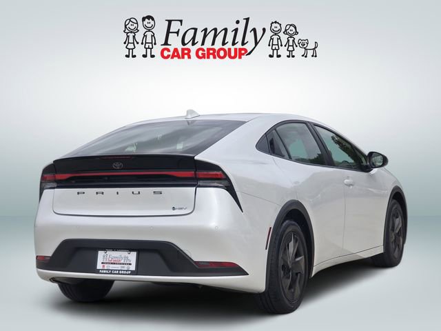 Used 2025 Toyota Prius LE image 4