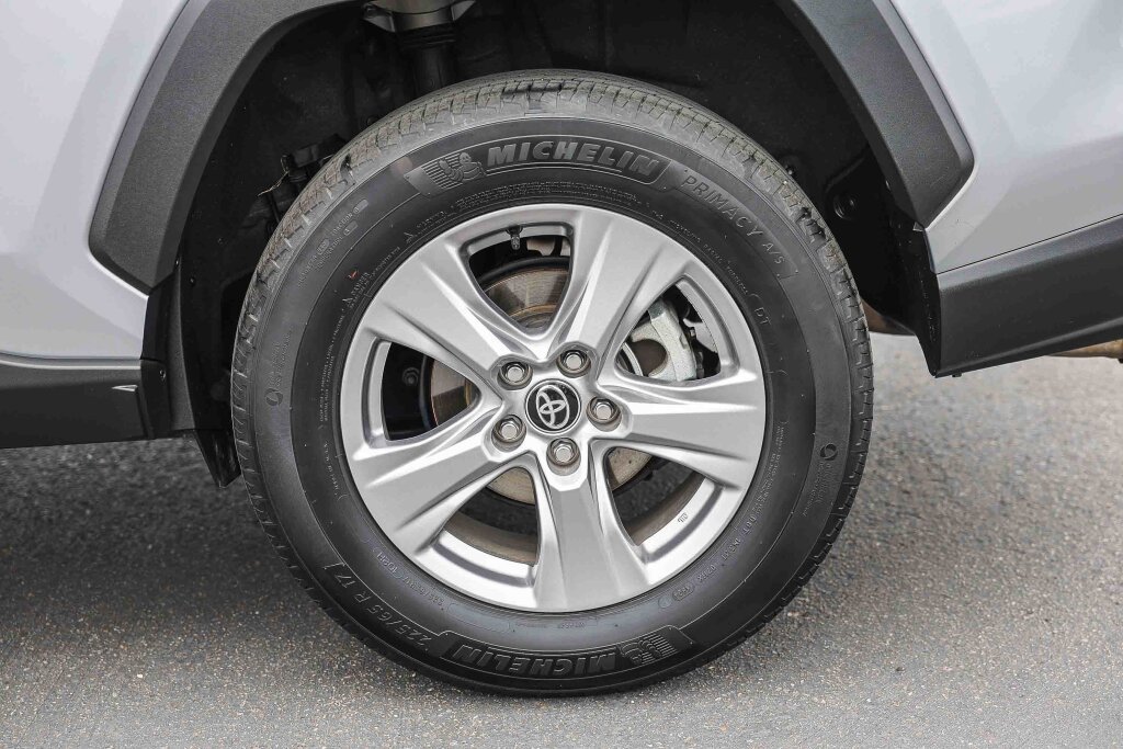 Certified 2025 Toyota RAV4 XLE FWD image 27