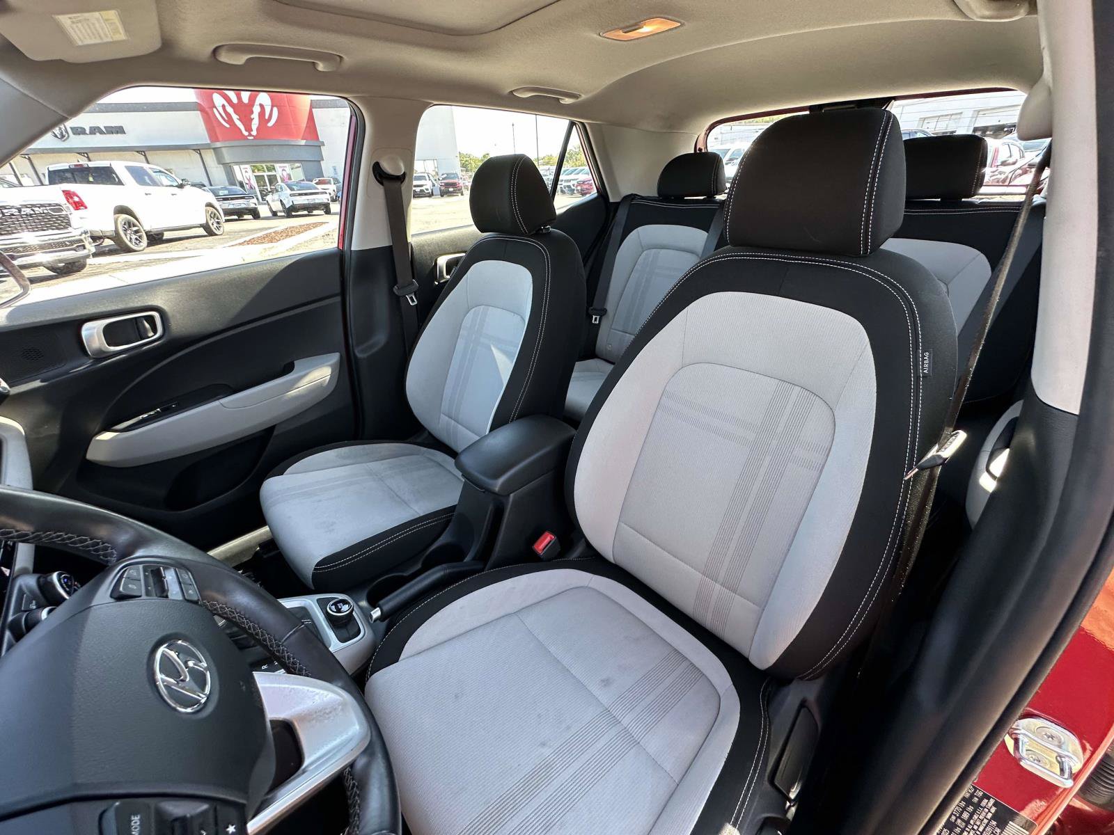 Used 2025 Hyundai Venue SEL FWD image 25