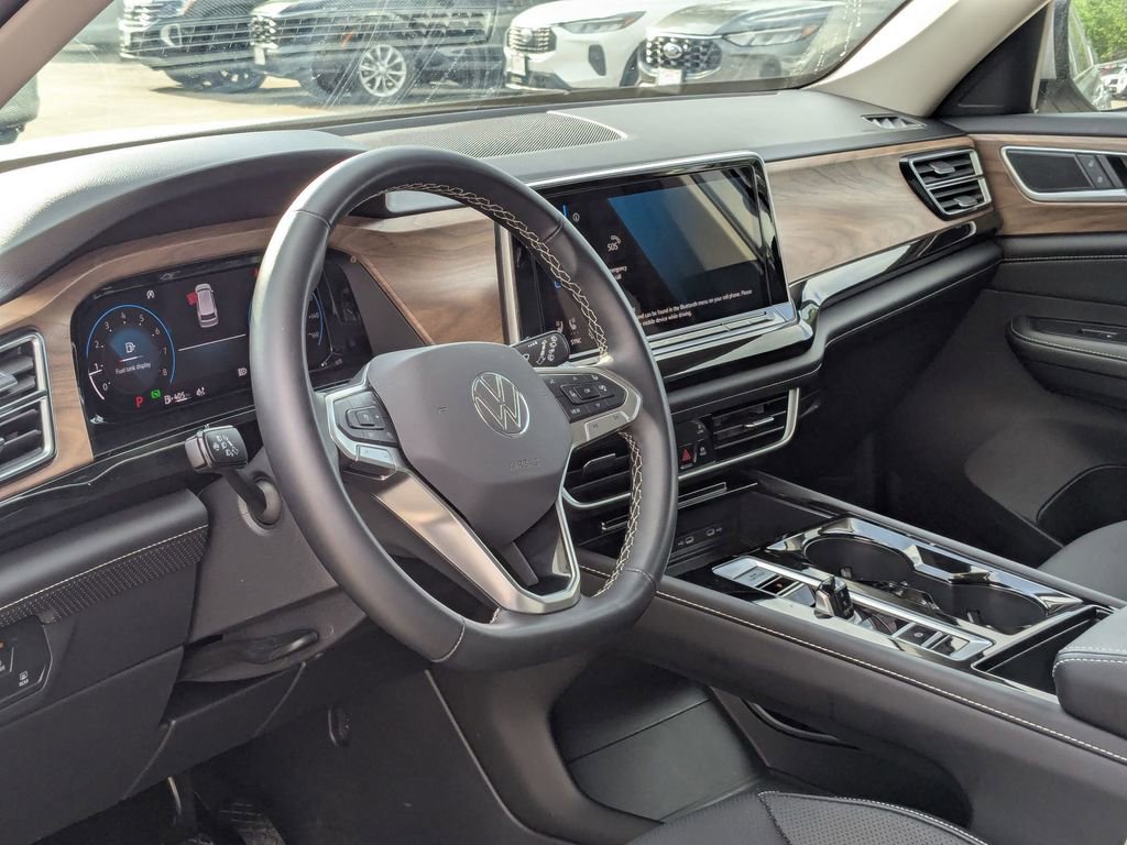Used 2025 Volkswagen Atlas SE image 14