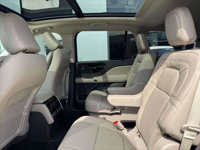 Used 2023 Lincoln Aviator Reserve w/ Elements Package Plus image 11