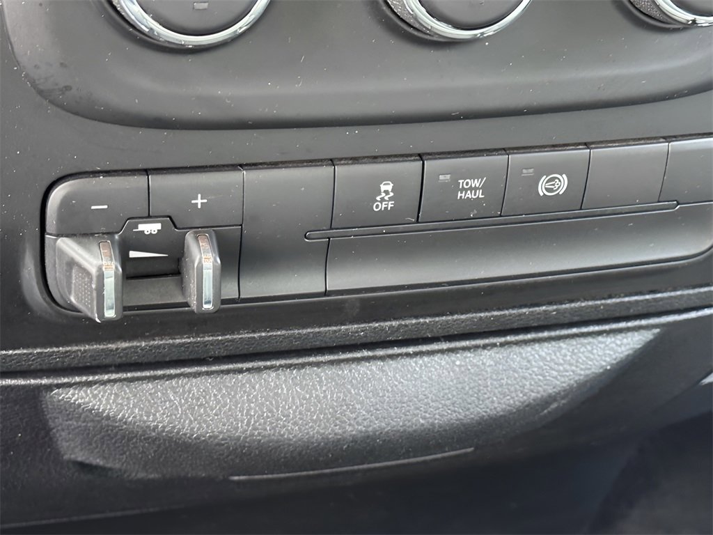 Used 2018 RAM 2500 SLT image 32