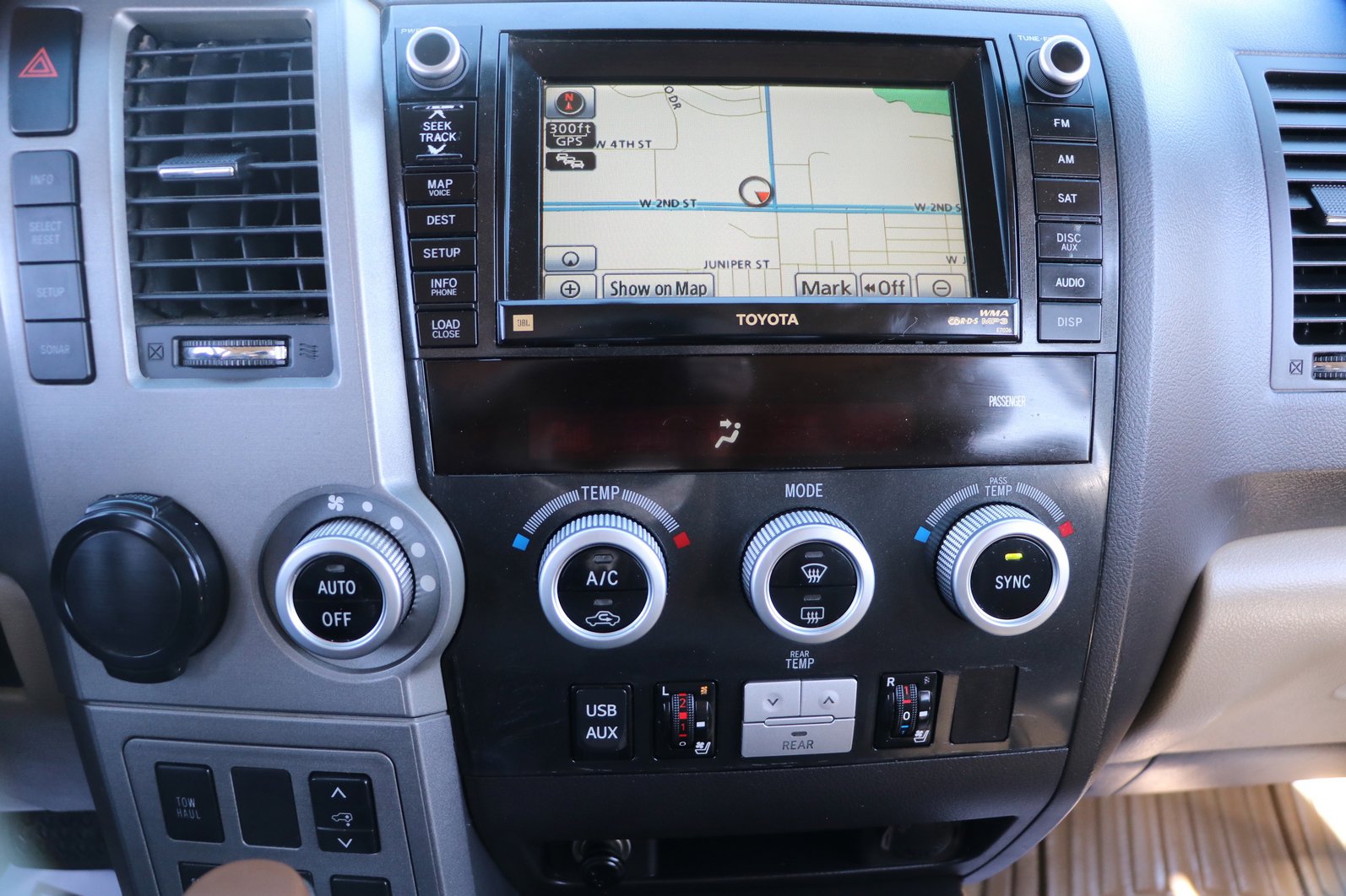 Used 2010 Toyota Sequoia Platinum RWD image 21