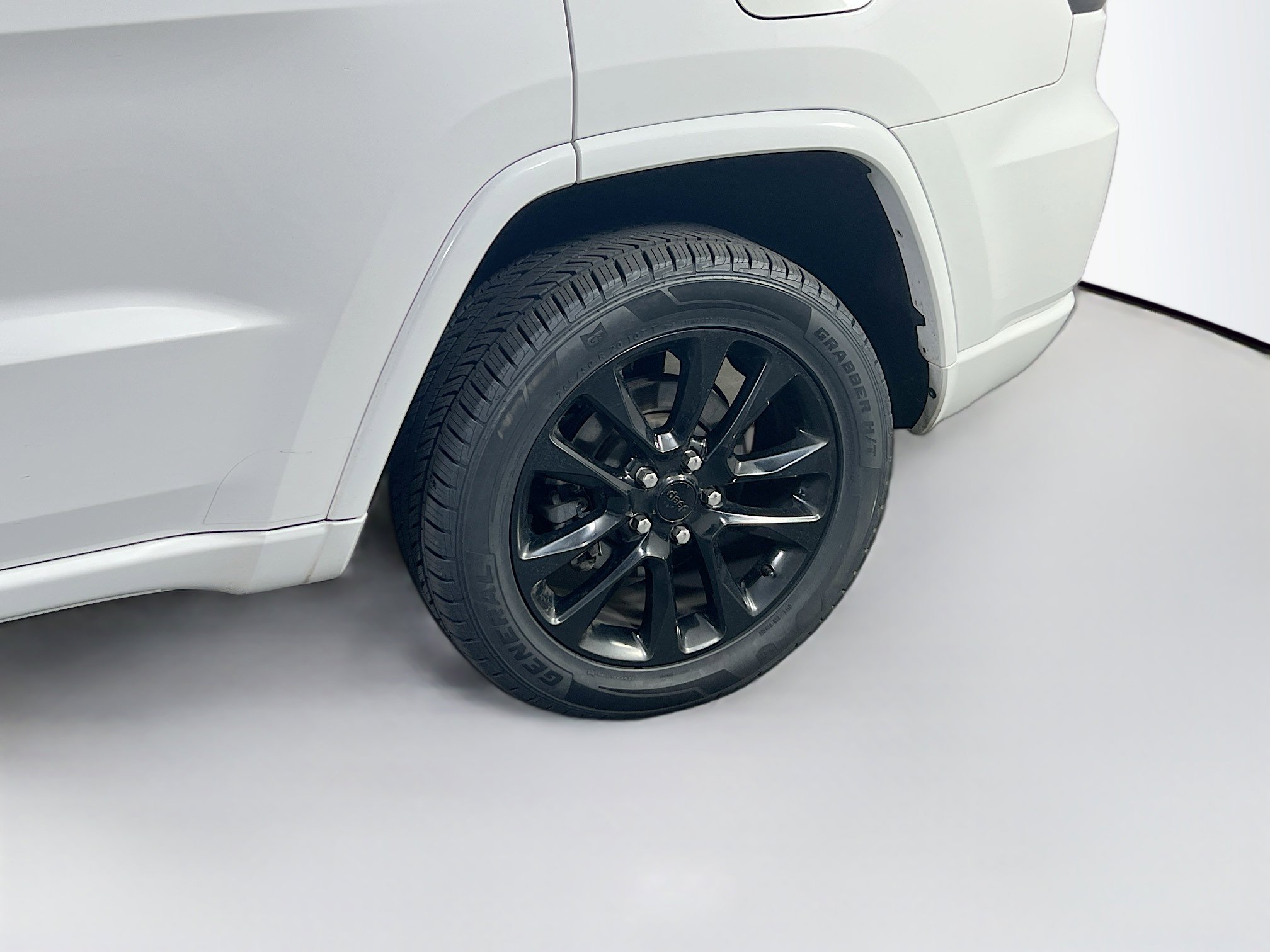 Used 2022 Jeep Grand Cherokee Laredo X image 30