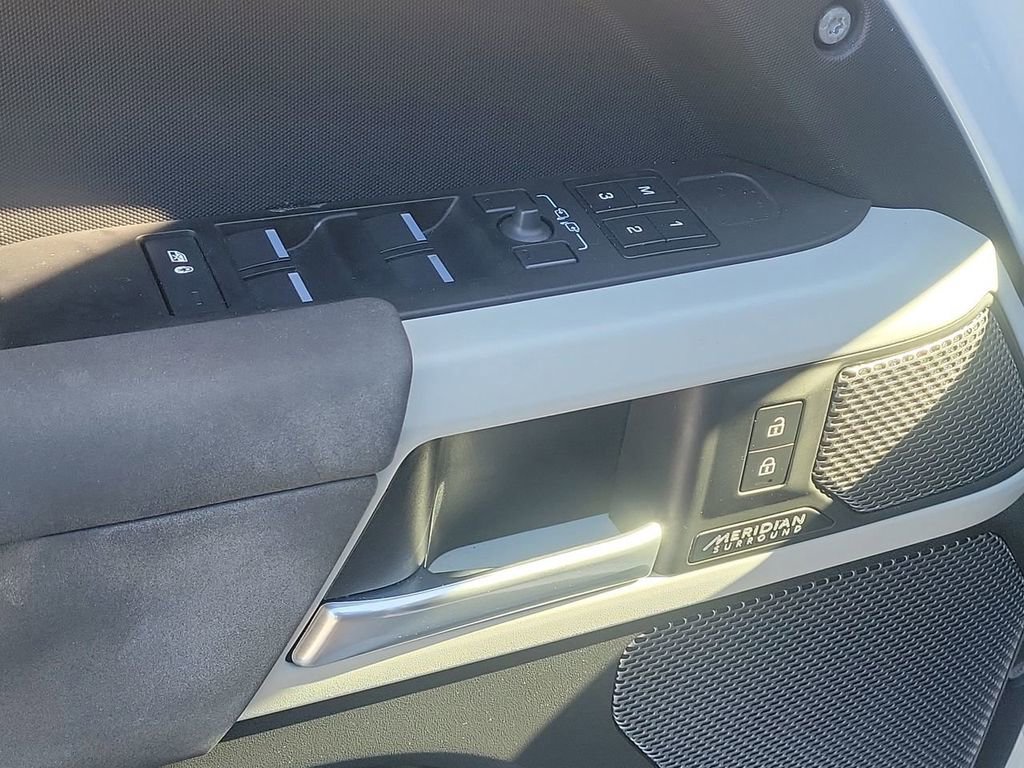 Used 2023 Land Rover Defender 110 X-Dynamic SE image 23