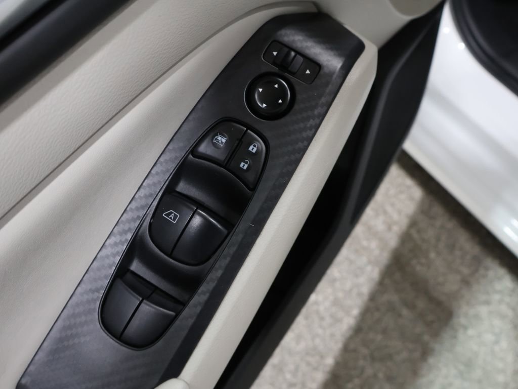 Used 2024 Nissan Altima 2.5 SV image 14