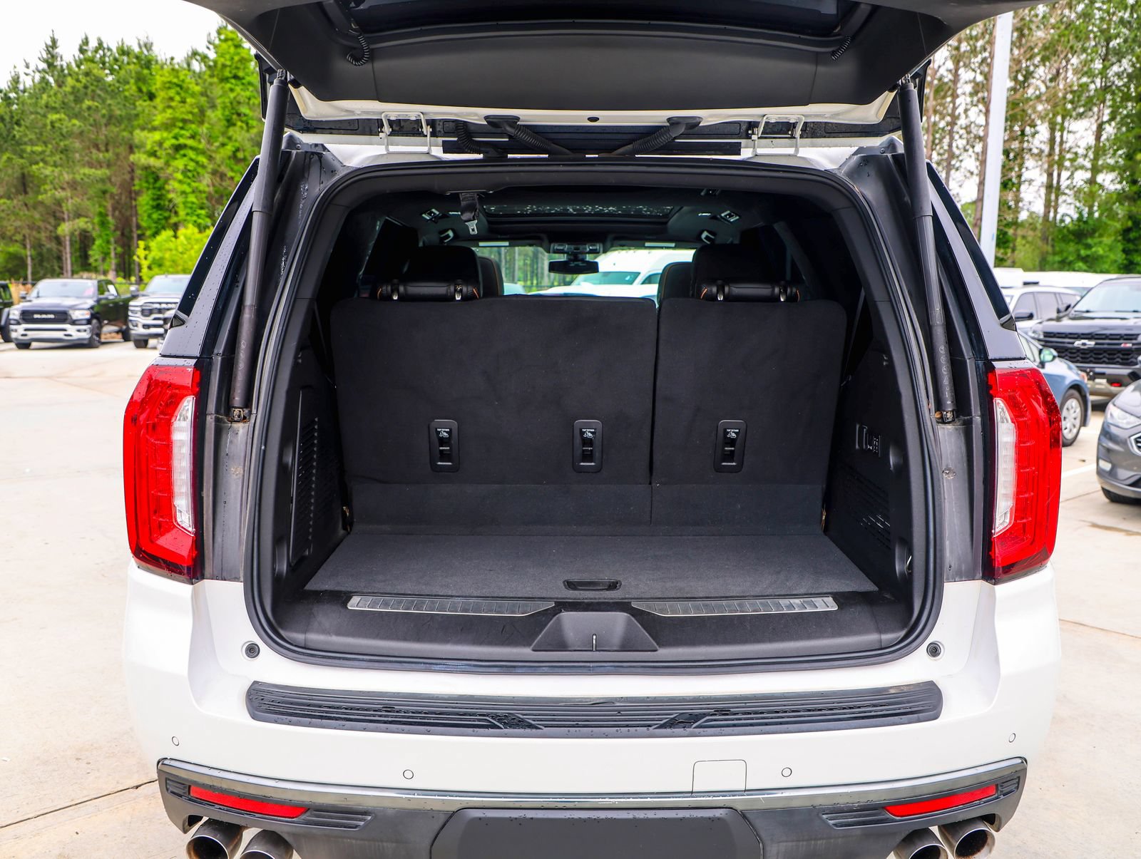 Used 2022 GMC Yukon AT4 AWD/4WD image 11