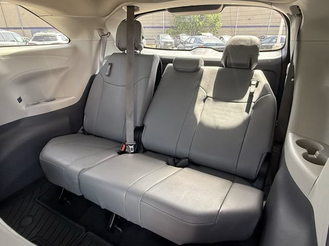 Certified 2024 Toyota Sienna XLE FWD image 32