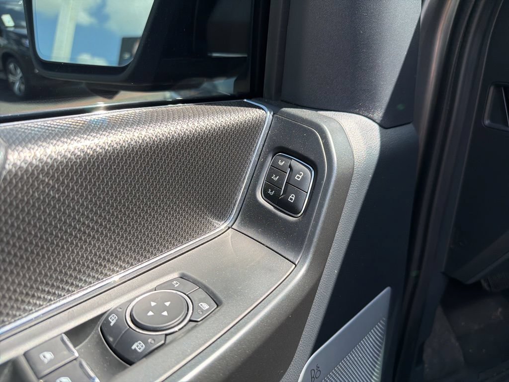 Used 2025 Ford F150 Raptor AWD/4WD image 11