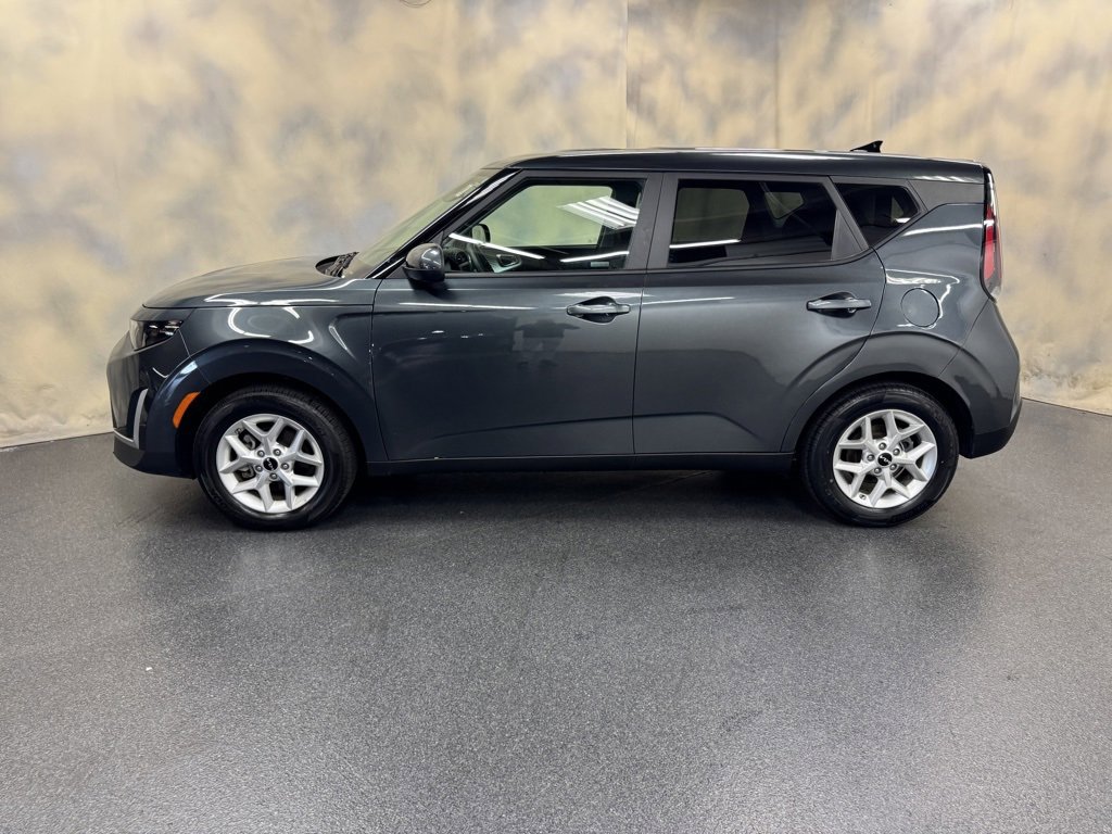 Used 2025 Kia Soul LX w/ LX Technology Package image 3