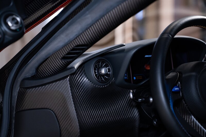 Used 2014 McLaren P1 RWD image 11