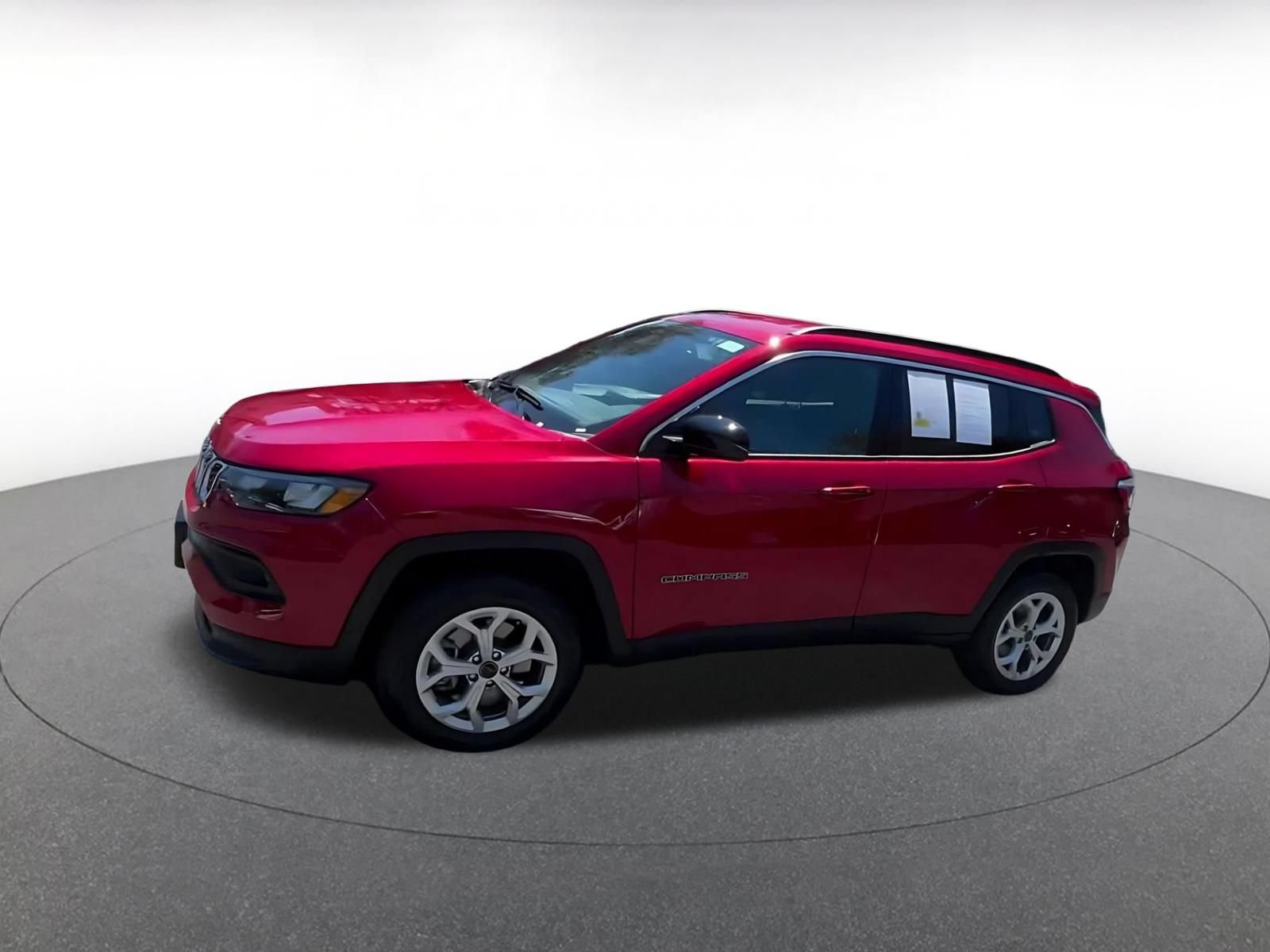 Used 2025 Jeep Compass Latitude AWD/4WD image 9