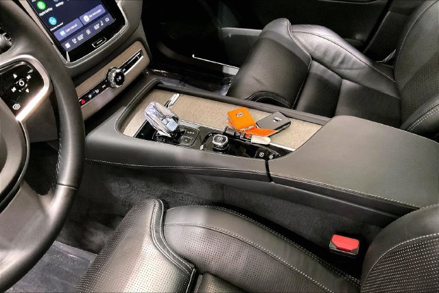 Certified 2024 Volvo XC90 T8 Ultimate w/ Lounge Package AWD/4WD image 18