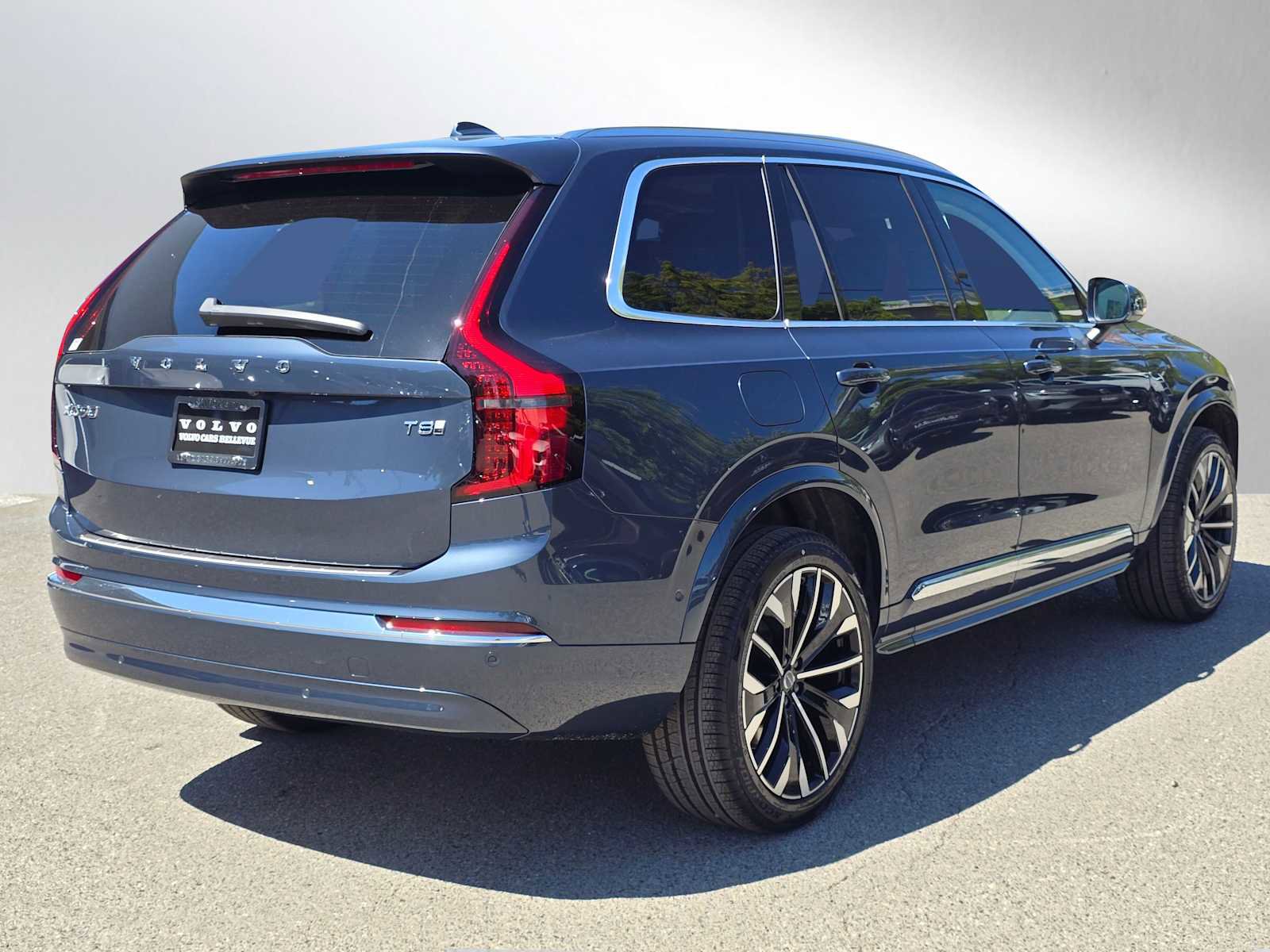 New 2026 Volvo XC90 T8 Plus w/ Protection Package Premier AWD/4WD image 3