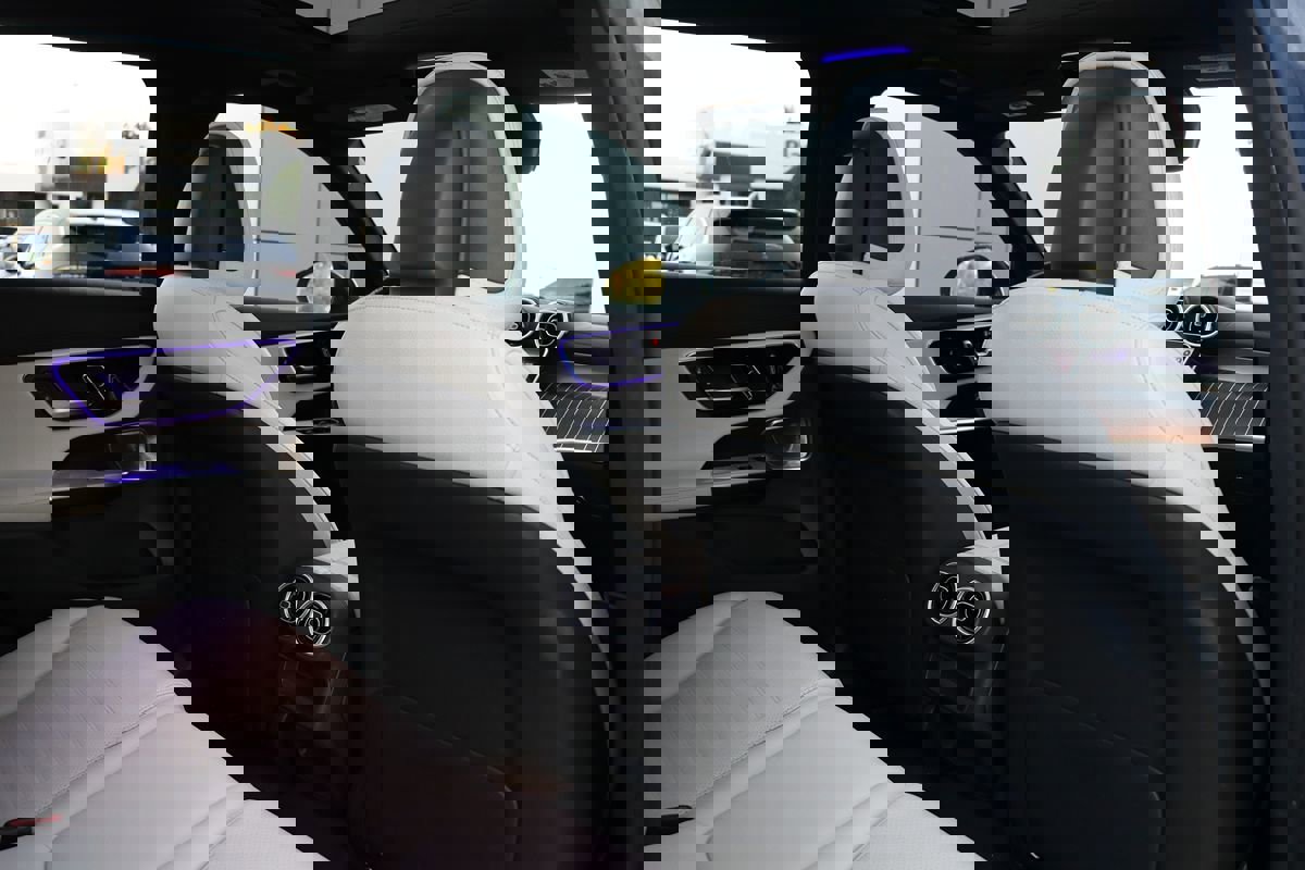 Used 2024 Mercedes-Benz GLC 300 4MATIC w/ AMG Line image 37