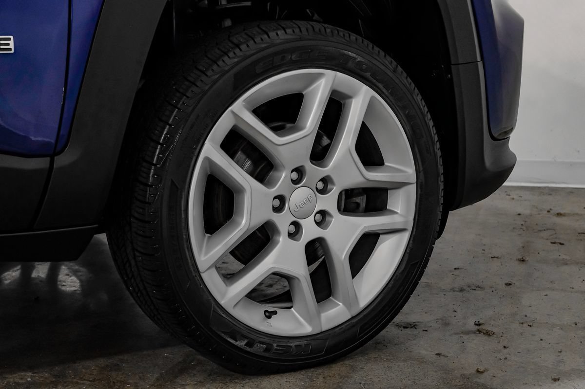 Used 2021 Jeep Renegade Latitude AWD/4WD image 43