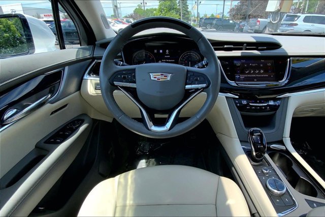 Used 2024 Cadillac XT6 Premium Luxury w/ Technology Package AWD/4WD image 4