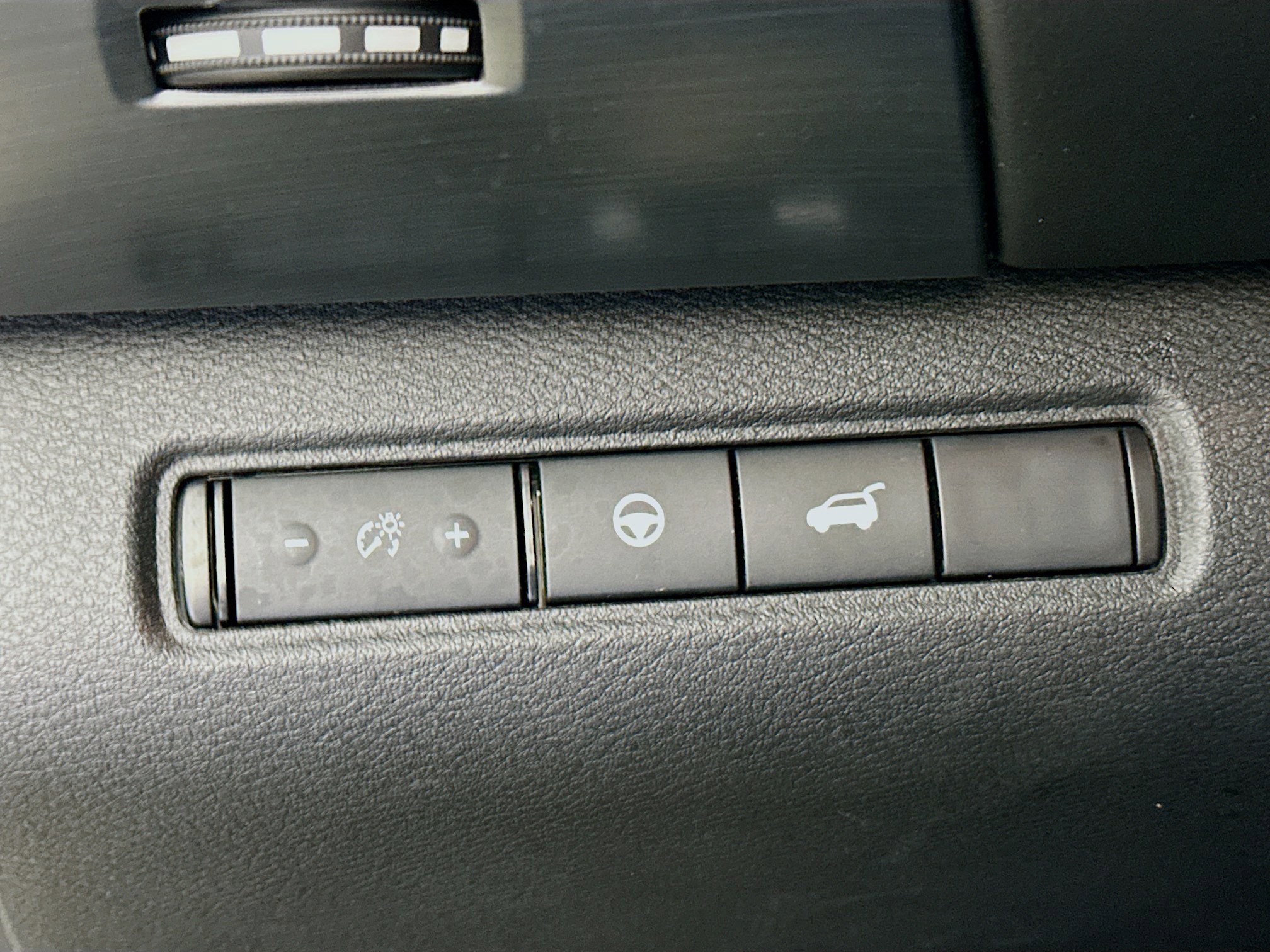 Used 2025 Nissan Pathfinder SL image 17