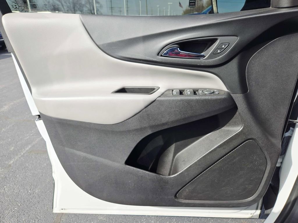 Used 2020 Chevrolet Equinox LS image 33