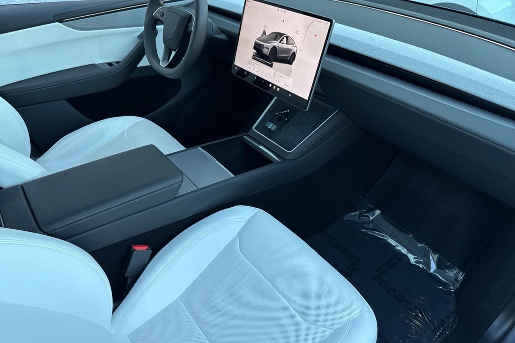 Used 2026 Tesla Model Y 2WD image 14