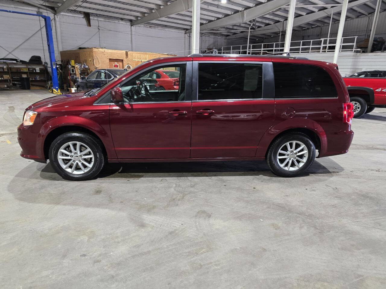 Used 2019 Dodge Grand Caravan SXT image 4
