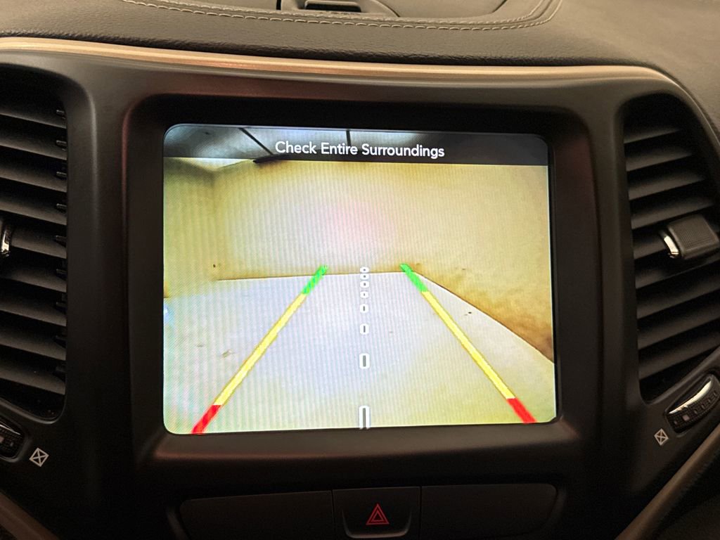 Used 2016 Jeep Cherokee Limited image 23