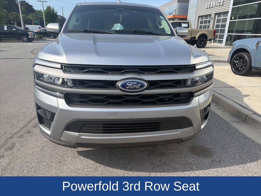 Used 2023 Ford Expedition XLT image 2