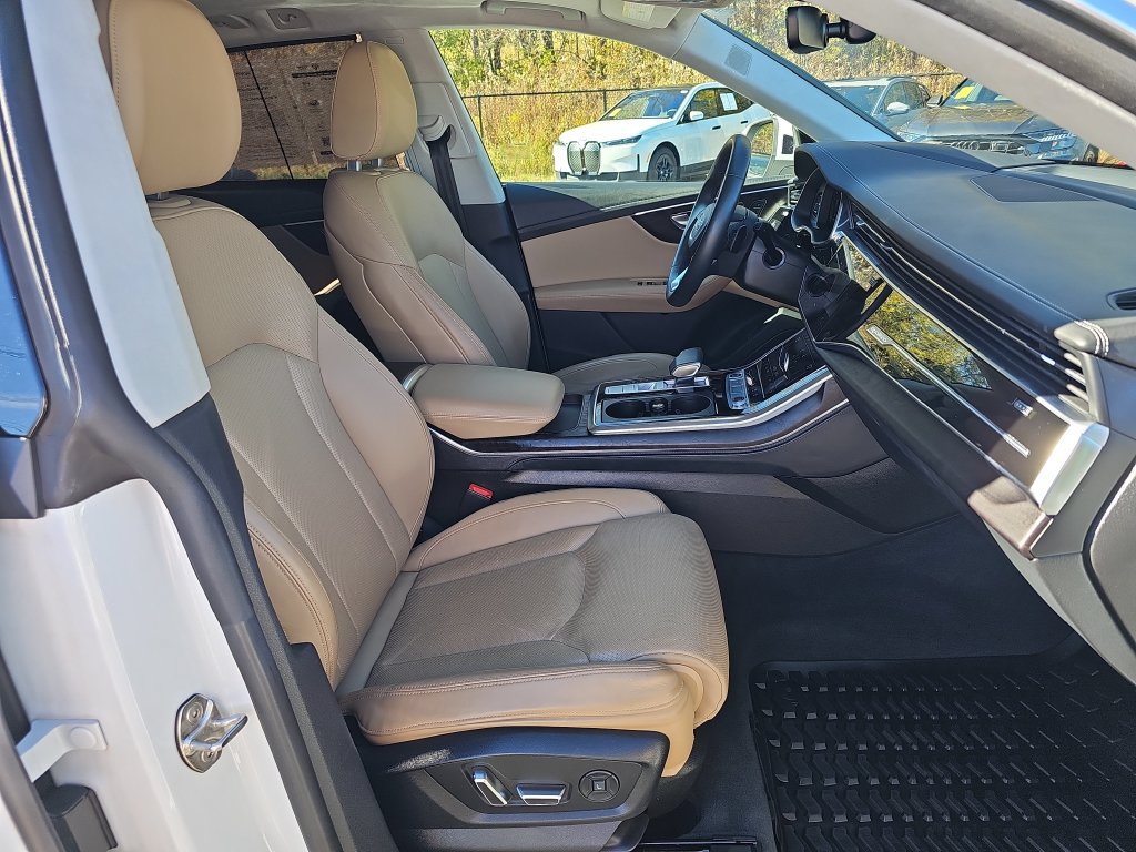 Used 2023 Audi Q8 Prestige w/ Prestige Package AWD/4WD image 11