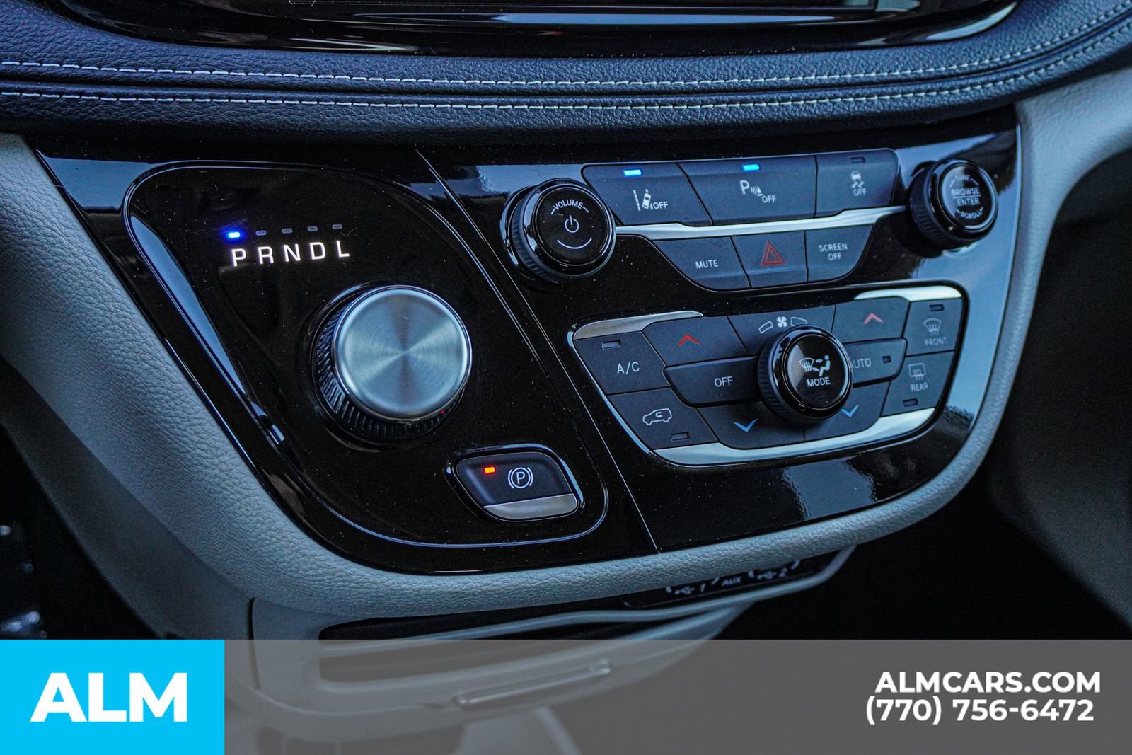 Used 2024 Chrysler Pacifica Select image 47