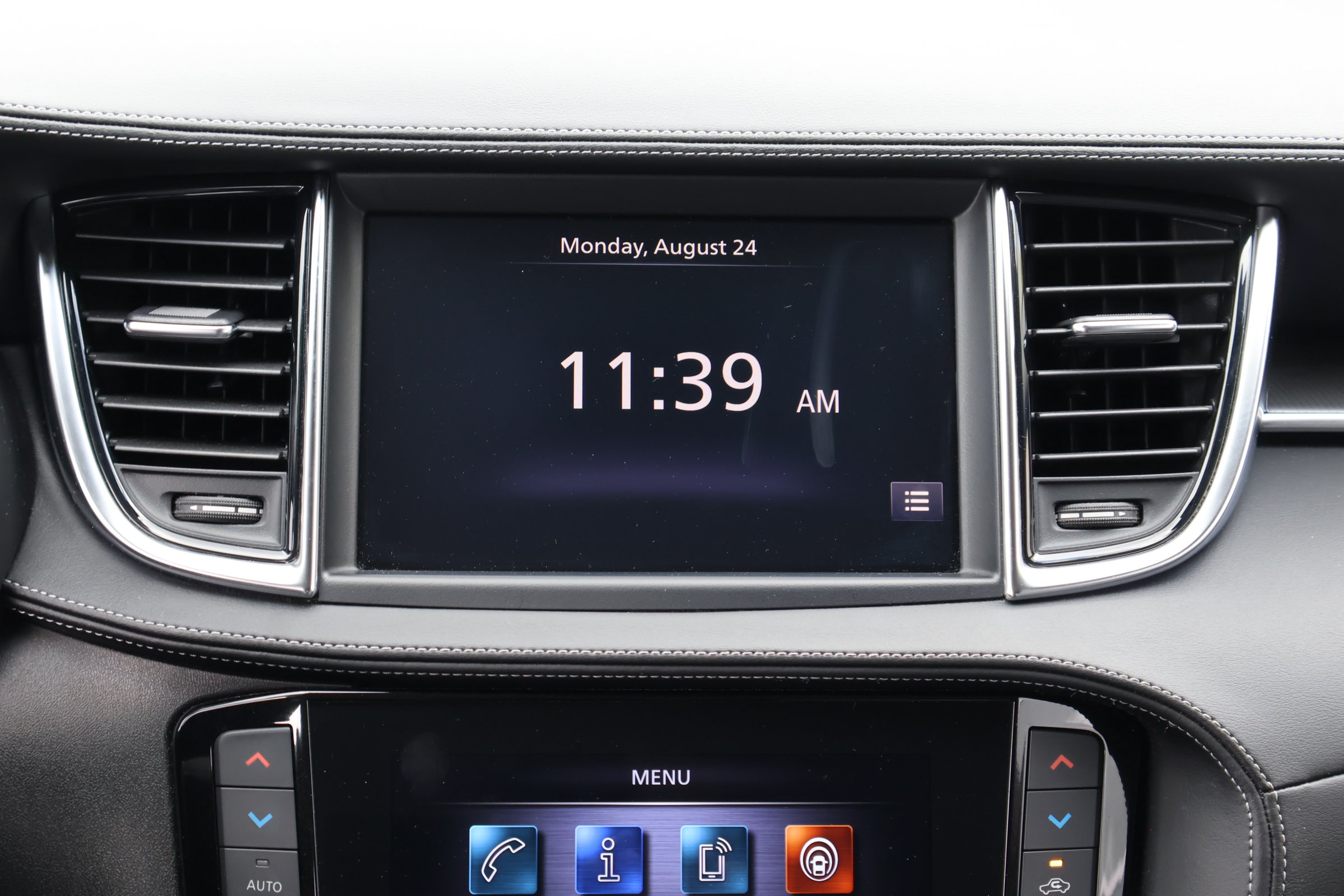 Certified 2024 INFINITI QX50 Luxe FWD image 3