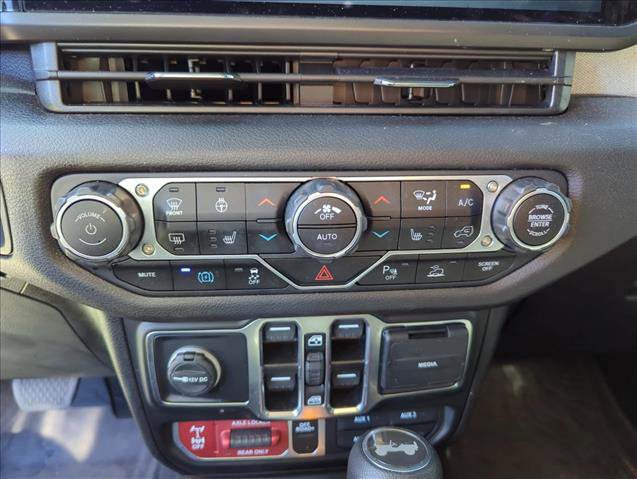 Used 2025 Jeep Wrangler Willys image 8