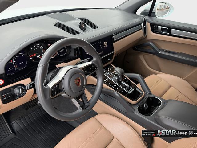 Used 2023 Porsche Cayenne Platinum Edition image 28