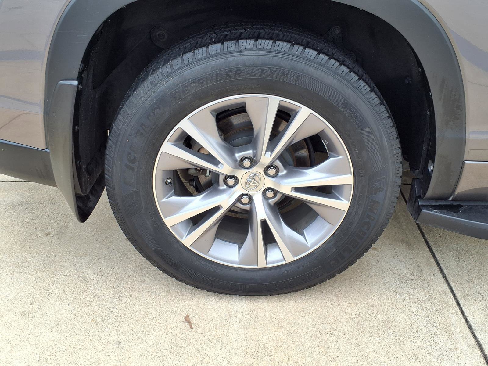 Used 2015 Toyota Highlander Plus FWD image 27