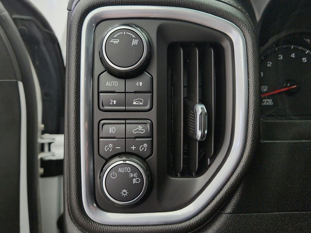 Used 2019 Chevrolet Silverado 1500 RST w/ True North Edition AWD/4WD image 17