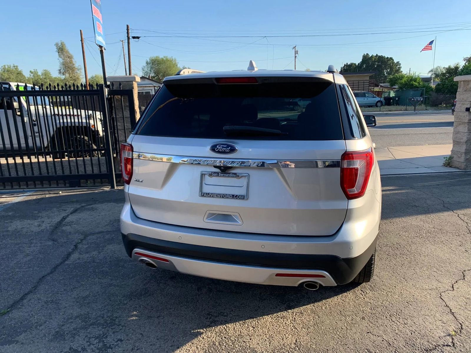 Used 2016 Ford Explorer XLT FWD image 5