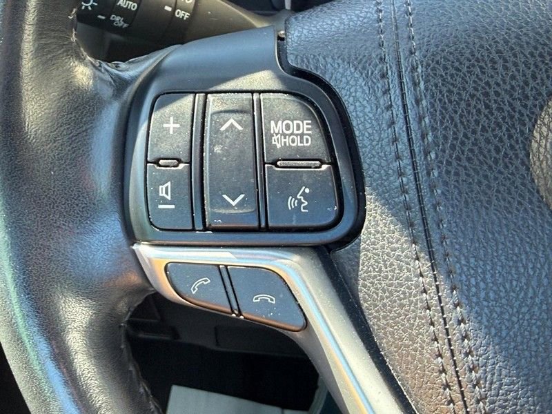 Used 2018 Toyota Highlander XLE AWD/4WD image 21