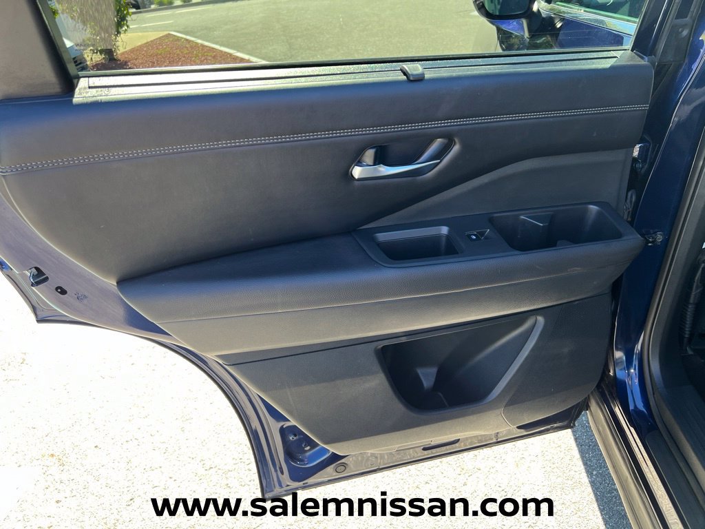 Used 2024 Nissan Pathfinder Platinum AWD/4WD image 20