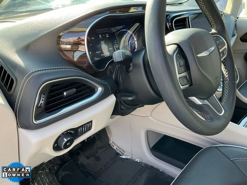 Used 2022 Chrysler Pacifica Limited w/ Uconnect Theater Family Group image 19