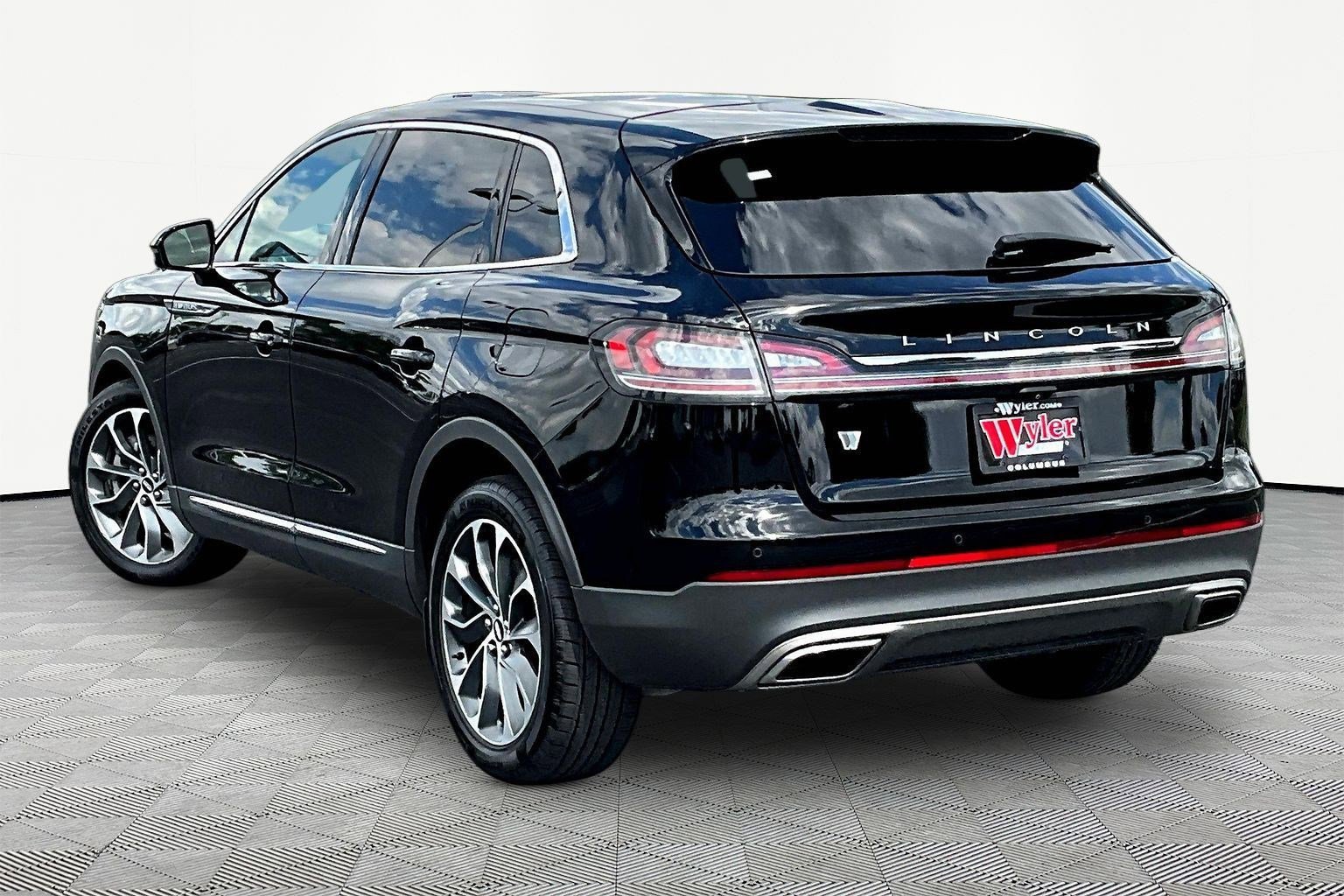 Used 2023 Lincoln Nautilus Reserve AWD/4WD image 4
