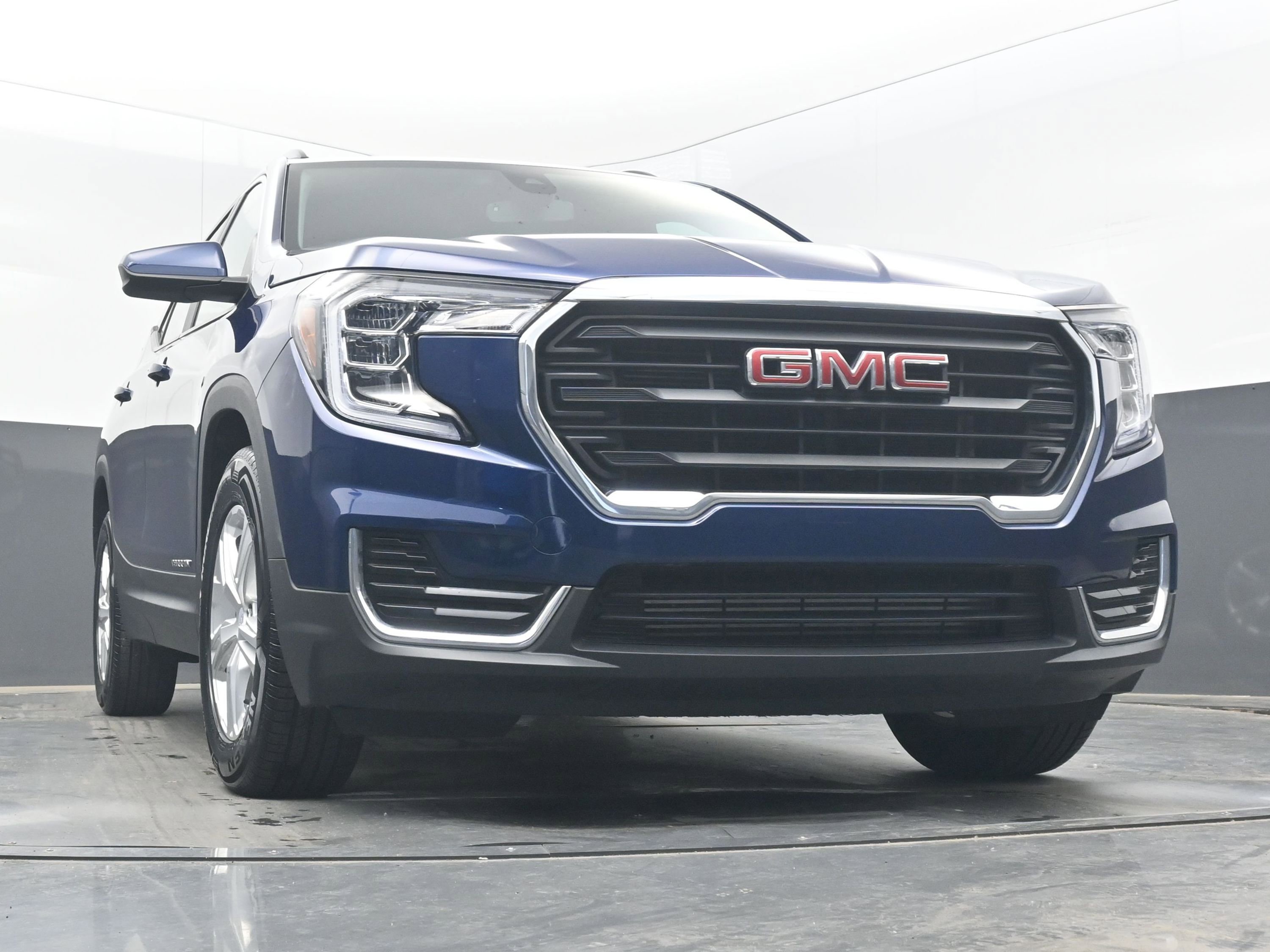Certified 2022 GMC Terrain SLE w/ Driver Convenience Package FWD image 24