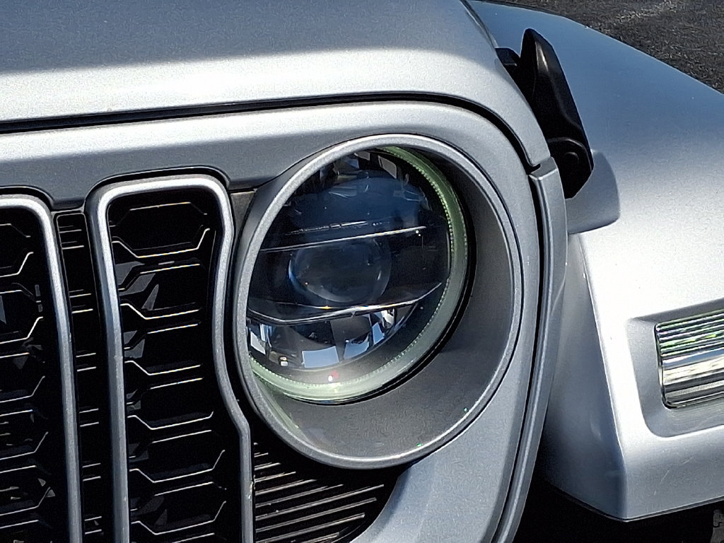 Used 2024 Jeep Wrangler Unlimited Sahara AWD/4WD image 9